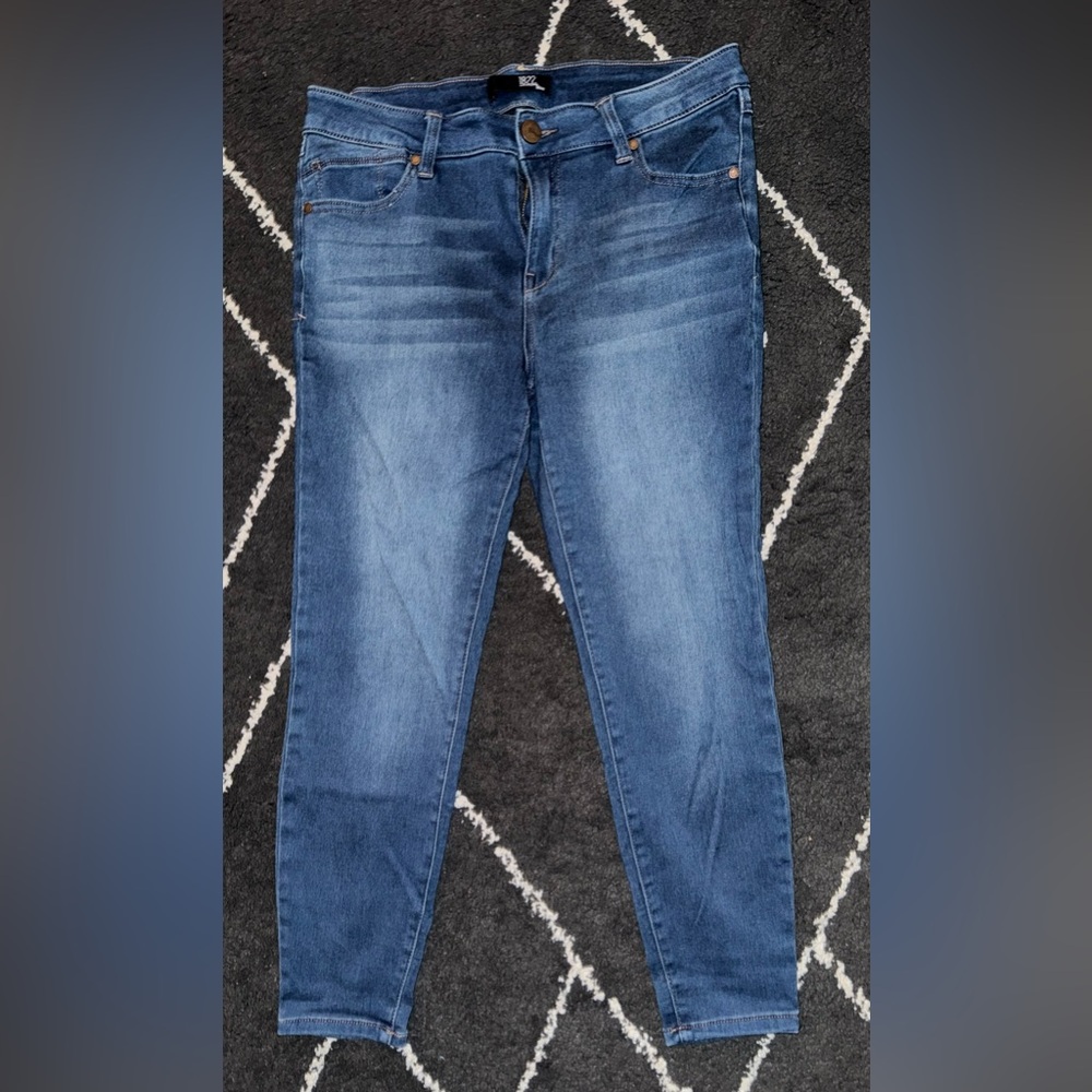 🏈 3/$20 
1822 Denim - butter skinny jeans